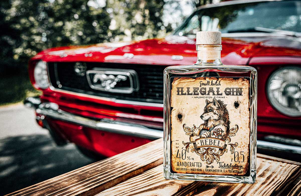 Gin Flasche vor Ford Mustang - Stephan Geiger Photography